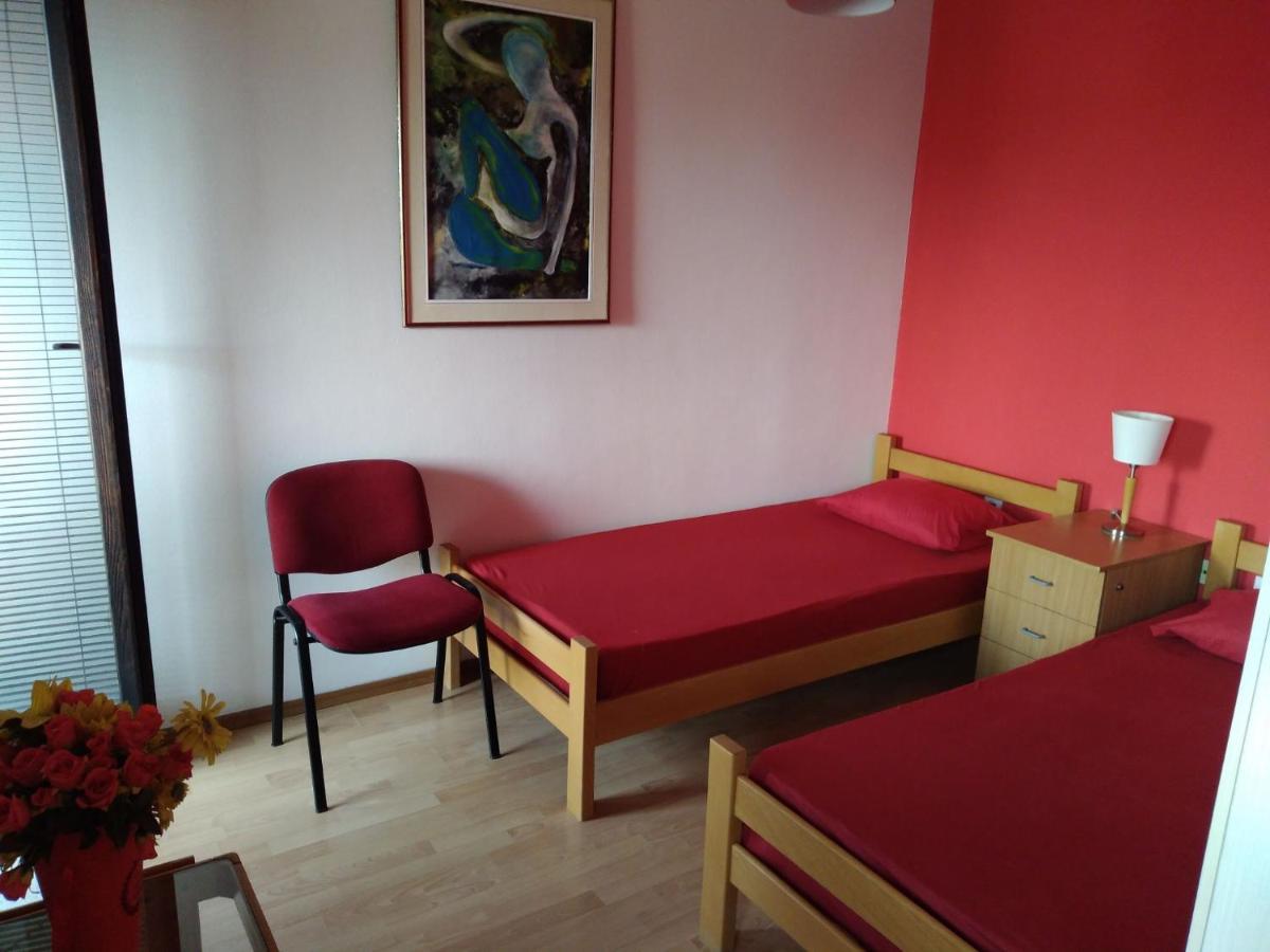 Skopje City Center Red Apartment Extérieur photo